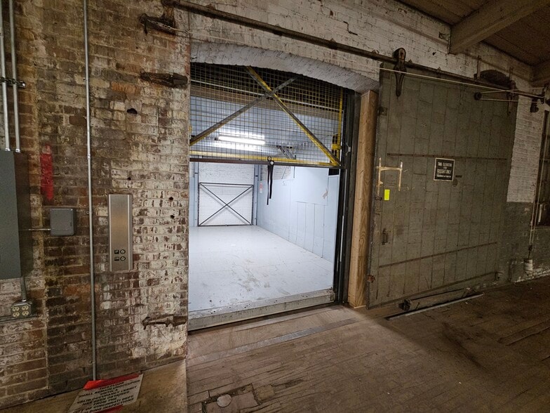 More Photos Of 4861 Spring Grove Ave, Cincinnati Warehouse For Lease