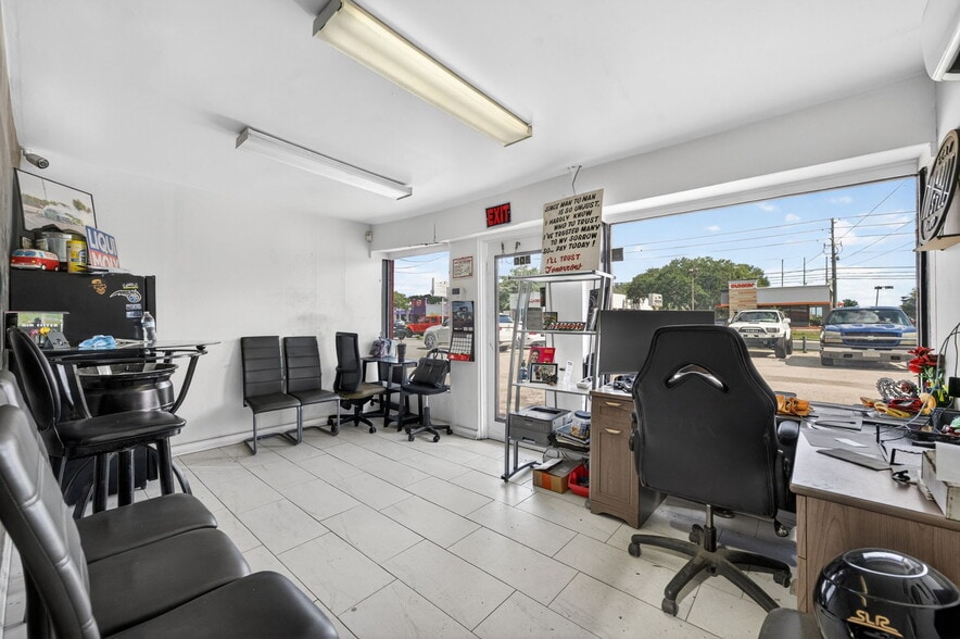 More Photos Of 800-806 W Sr 434, Longwood Auto Repair For Sale