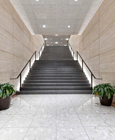 More Photos Of 471 E Broad St, Columbus Office For Lease