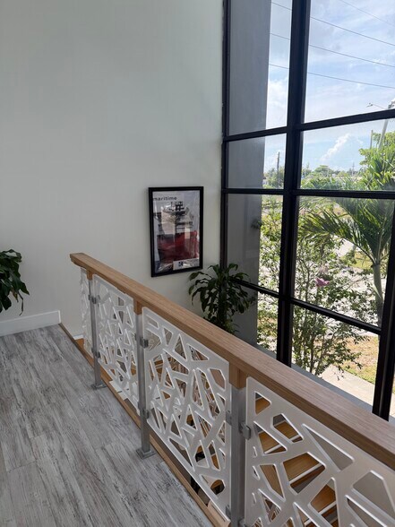 More Photos Of 2115-2145 SW 2nd Ave, Fort Lauderdale Showroom For Sale