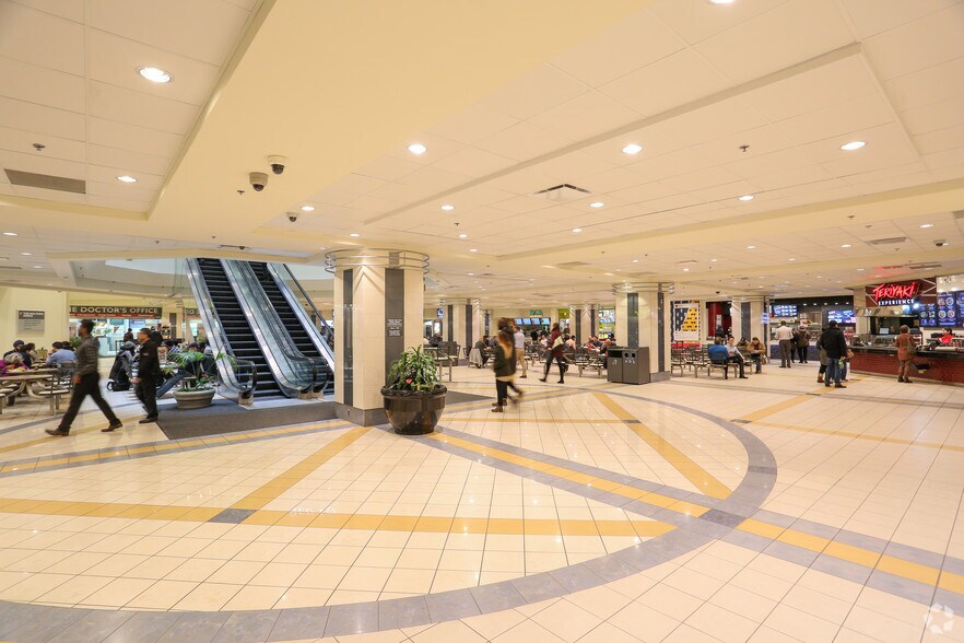 More Photos Of 20-60 Dundas St W, Toronto General Retail For Lease