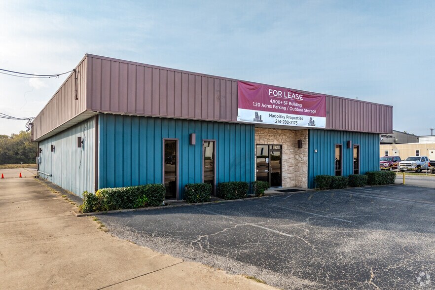 Primary Photo Of 912 E Walnut St, Garland Manufacturing For Lease