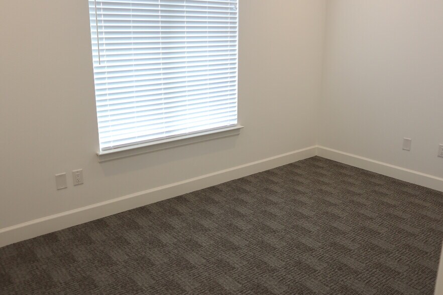 More Photos Of 400 Stonebrook Pky, Frisco Office For Sale