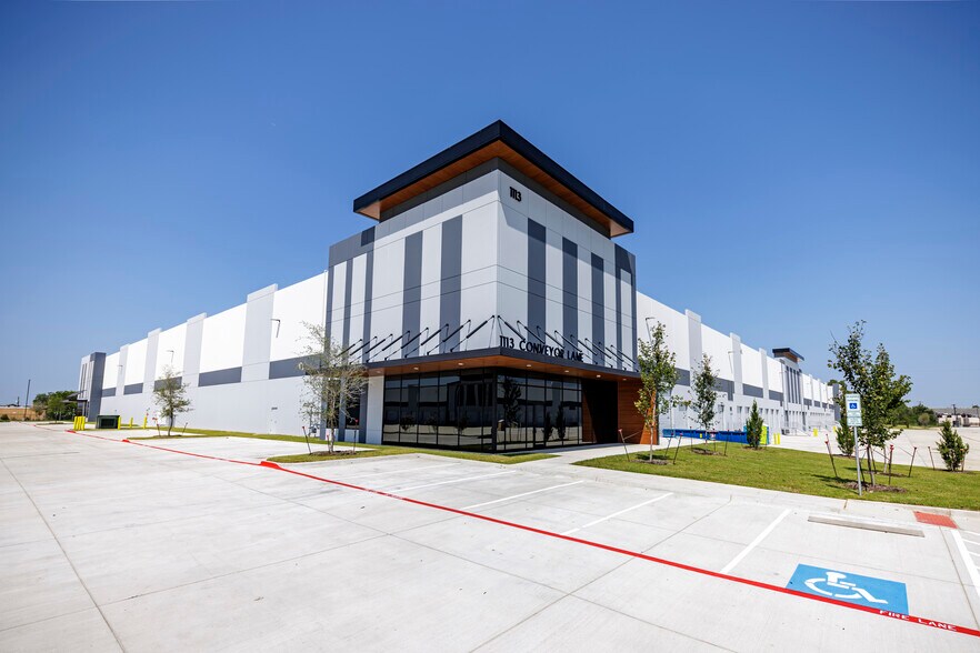 More Photos Of 1107 Conveyor Ln, Dallas Unknown For Lease