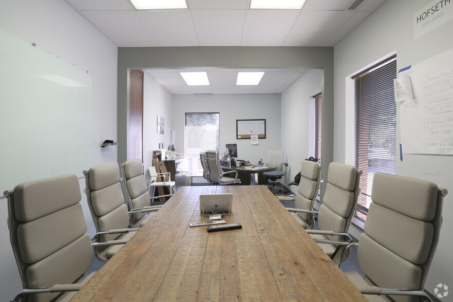 More Photos Of 5509 N Cumberland Ave, Chicago Office For Lease