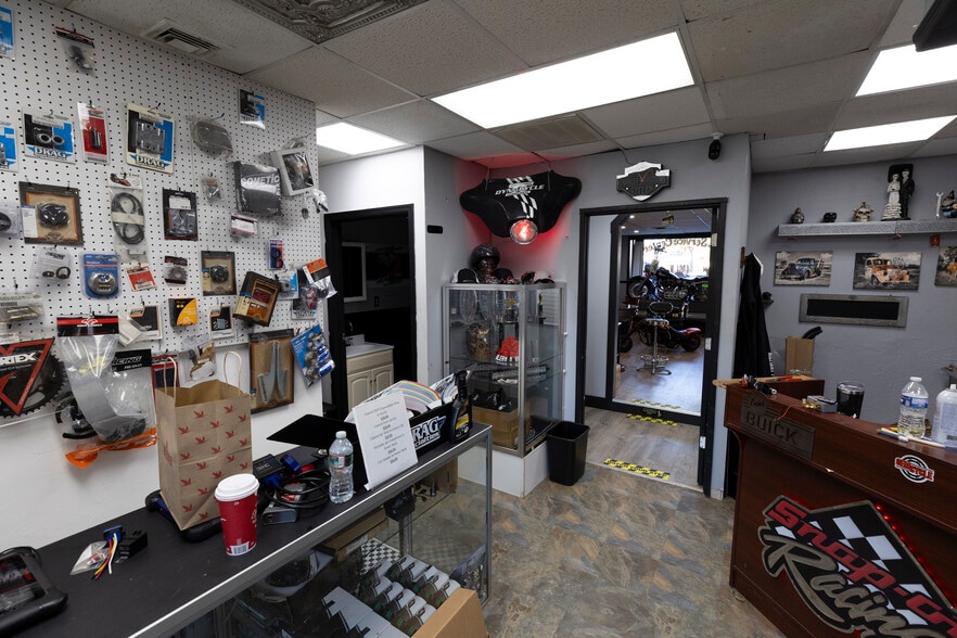 More Photos Of 225 Forsgate, Jamesburg Auto Repair For Sale