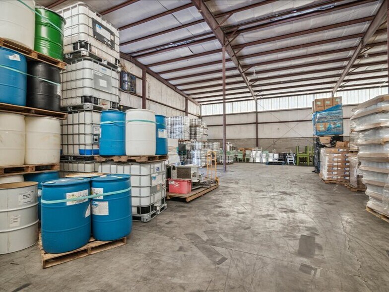 More Photos Of 12925 N 49th St, Clearwater Warehouse For Lease