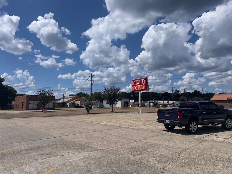 More Photos Of 1720-1731 Columbia Ave, Prentiss Freestanding For Lease