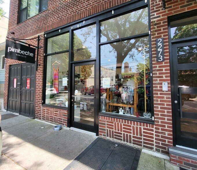 Primary Photo Of 2273 28th St, Astoria General Retail For Lease