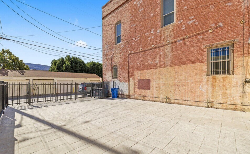 More Photos Of 900 E Main St, Santa Paula General Retail For Sale