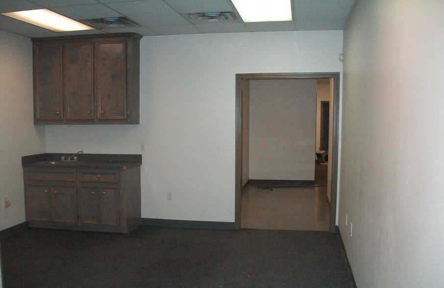 More Photos Of 5829 W Sam Houston Pky N, Houston Light Distribution For Lease