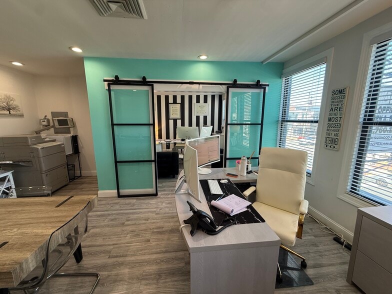 More Photos Of 260 Main St, Huntington Storefront For Lease