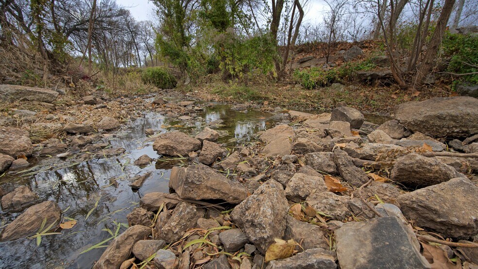 More Photos Of 400 W Martin Luther King Blvd, Duncan Sports And Entertainment For Sale