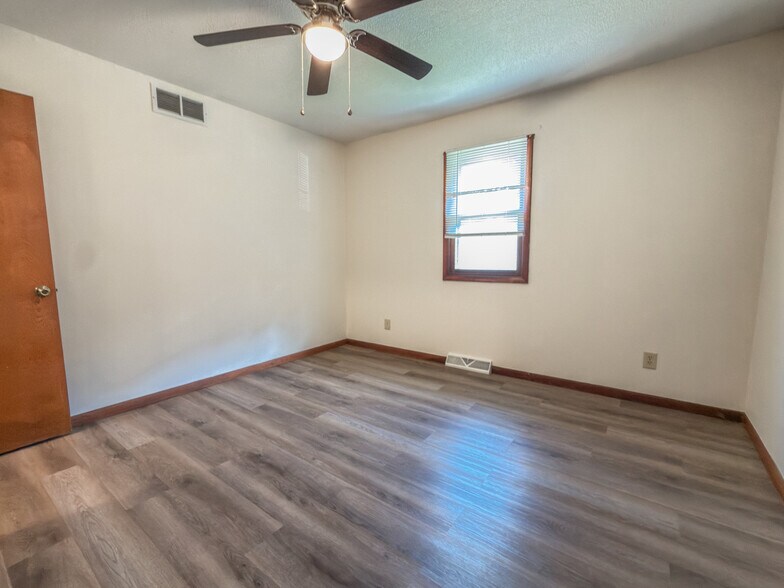 More Photos Of 204 N Walnut St, La Monte Multifamily For Sale