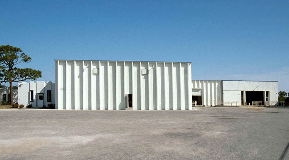 More Photos Of 12707 S US Highway 19, Clearwater Manufacturing For Lease