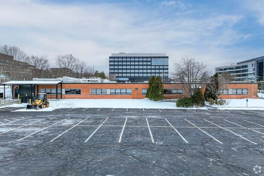 More Photos Of 62 Fourth Ave, Waltham Research And Development For Lease
