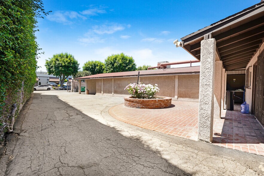 More Photos Of 23951 Craftsman Rd, Calabasas Office Residential For Sale