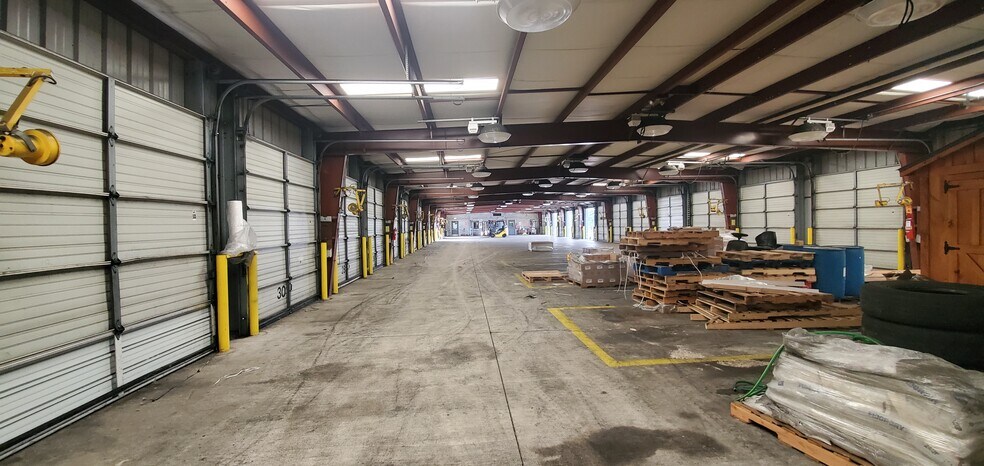 More Photos Of 4375 Glenbrook Rd, Willoughby Truck Terminal For Lease