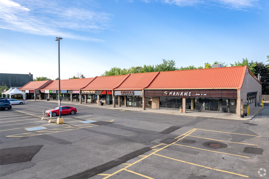 Primary Photo Of 2738-2762 Boul Saint-Charles, Kirkland Freestanding For Lease