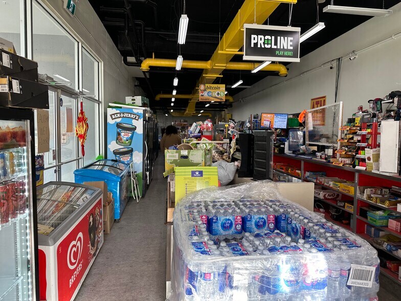 More Photos Of 318 Spruce St, Waterloo Multifamily For Sale