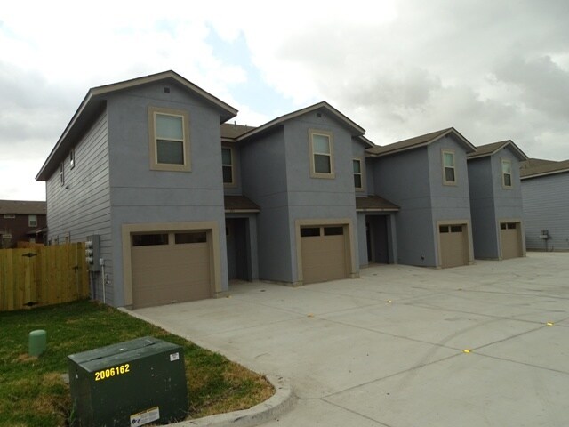 Primary Photo Of 14111 Fratelli Rd, San Antonio Apartments For Sale