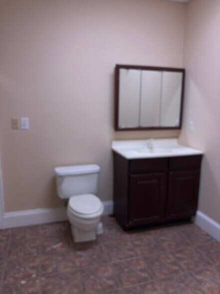 More Photos Of 619 Marcus St, Dublin Light Distribution For Sale