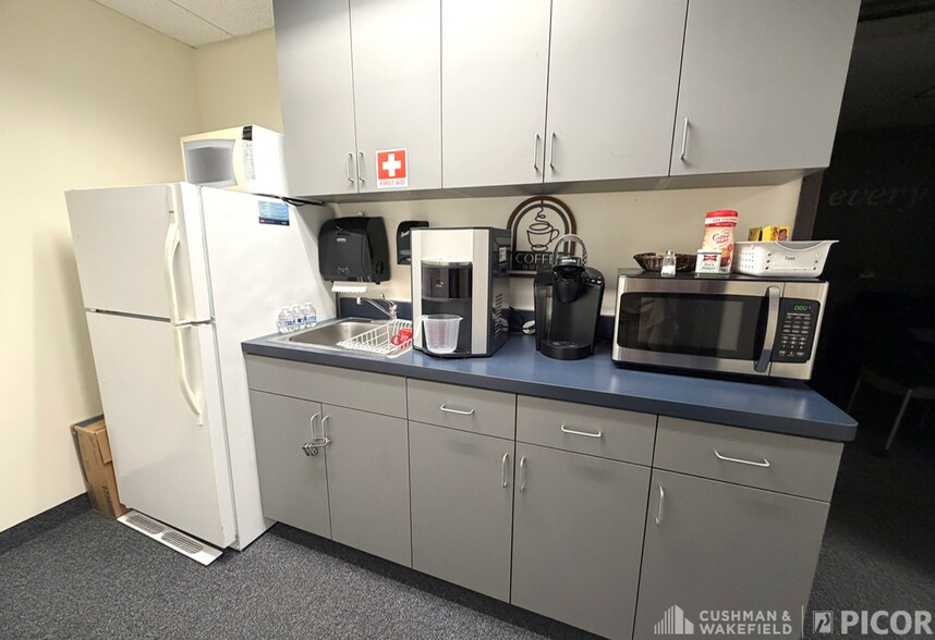 More Photos Of 3275 W Ina Rd, Tucson Office Residential For Lease