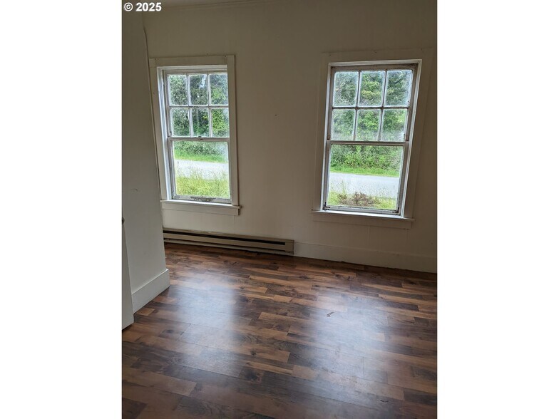 More Photos Of 935 Jackson St, Port Orford Apartments For Sale