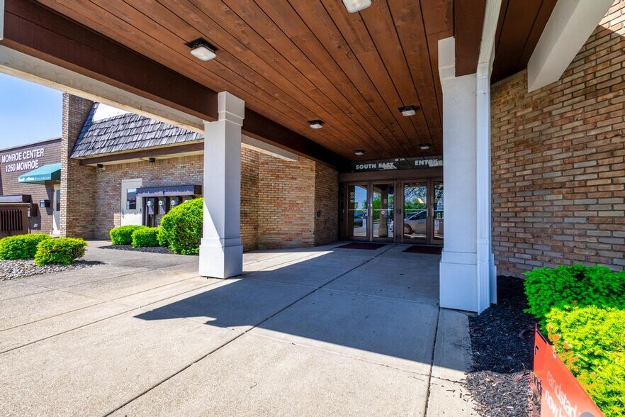 More Photos Of 1260 Monroe St NW, New Philadelphia Medical For Lease