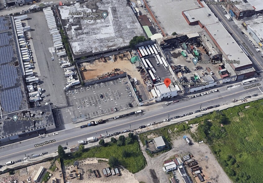 More Photos Of 252 Maspeth Ave, Brooklyn Land For Lease