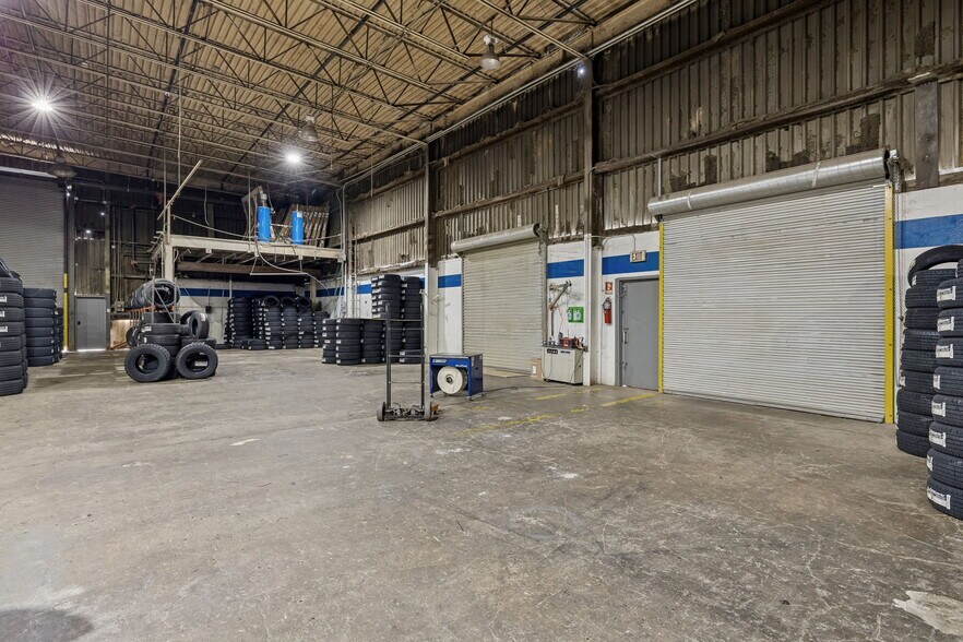 More Photos Of 411 Industrial Dr, White House Manufacturing For Lease