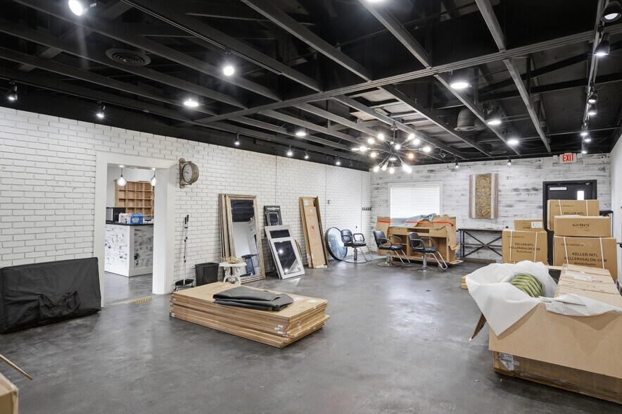 More Photos Of 2313 Washington Ave, Waco Freestanding For Lease