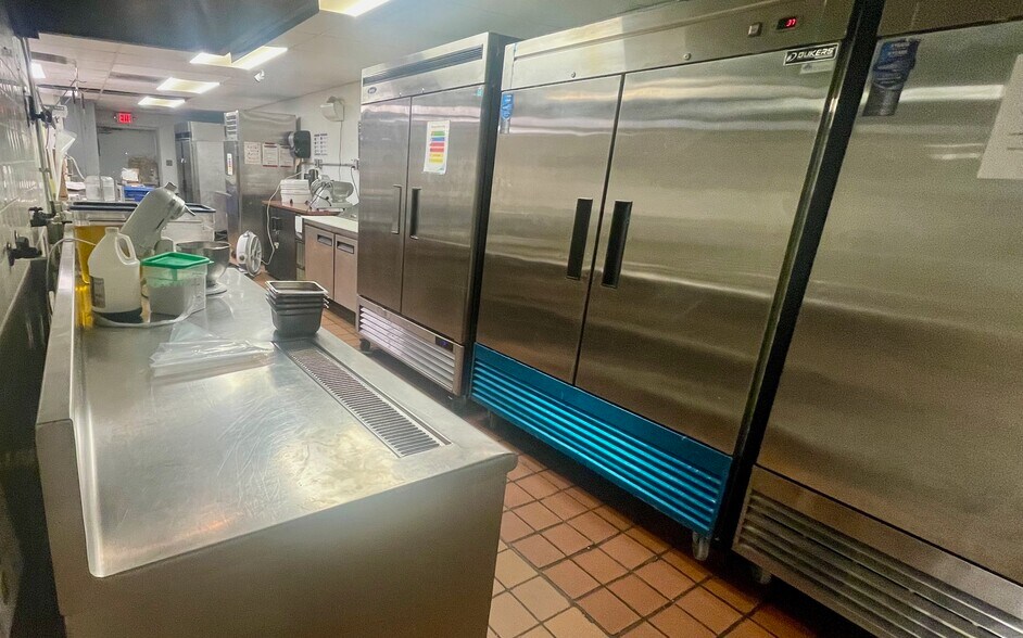 More Photos Of 4323 S Interstate 35, Austin Restaurant For Sale