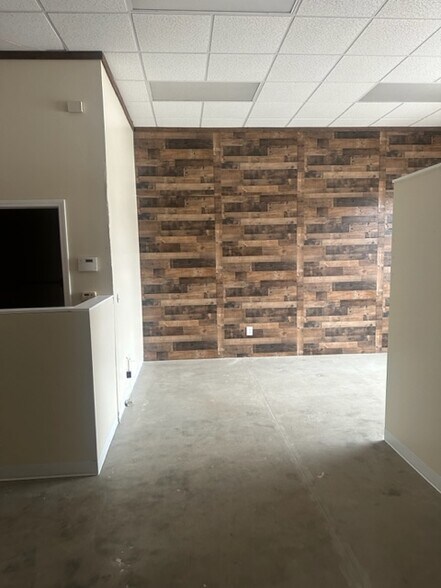 More Photos Of 8266 Silver Lake Rd, Linden Freestanding For Lease
