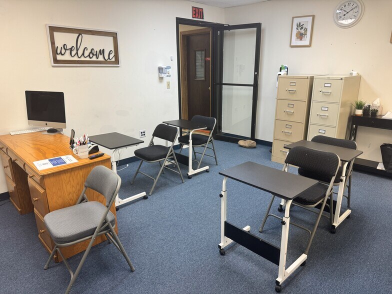 More Photos Of 19-21 Hazel Ter, Woodbridge Office For Lease
