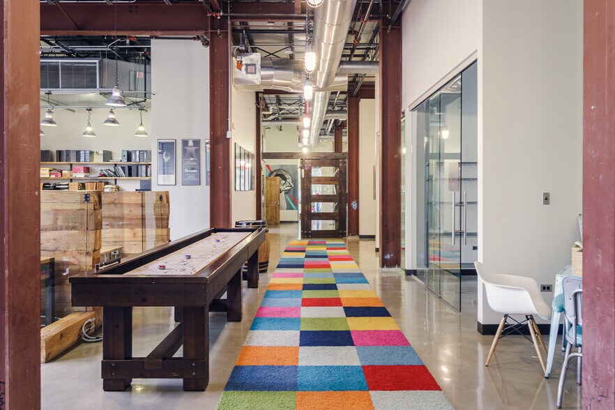 More Photos Of 102 9th St, San Antonio Office For Sale