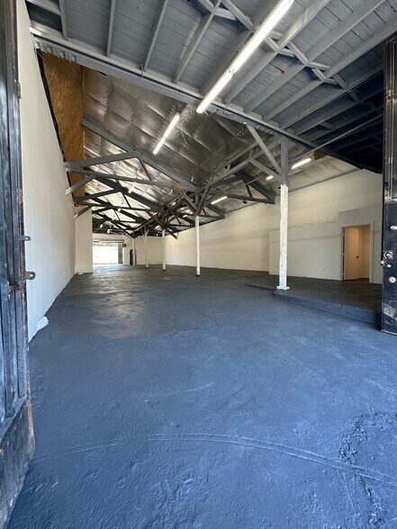 More Photos Of 1710 E 57th St, Los Angeles Manufacturing For Lease