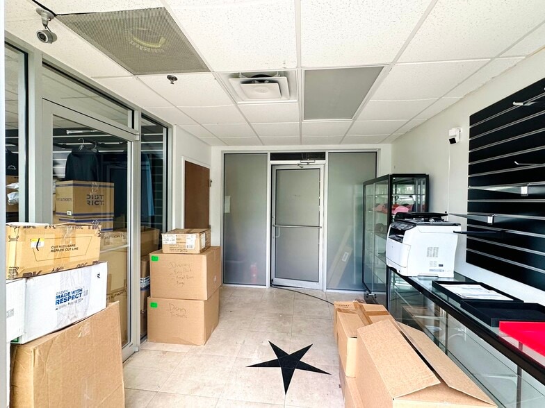 More Photos Of 6753 Kingspointe Pky, Orlando Warehouse For Sale