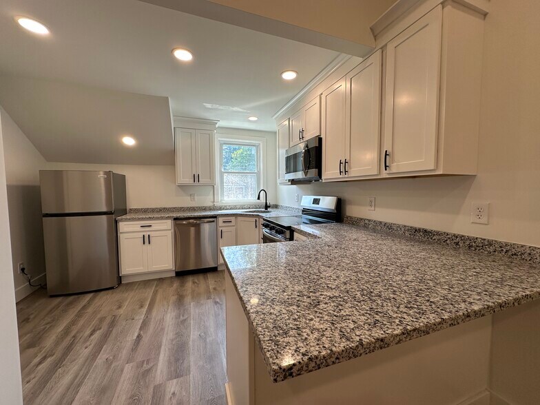 More Photos Of 5 Riverside Rd, Sandy Hook Medical For Sale