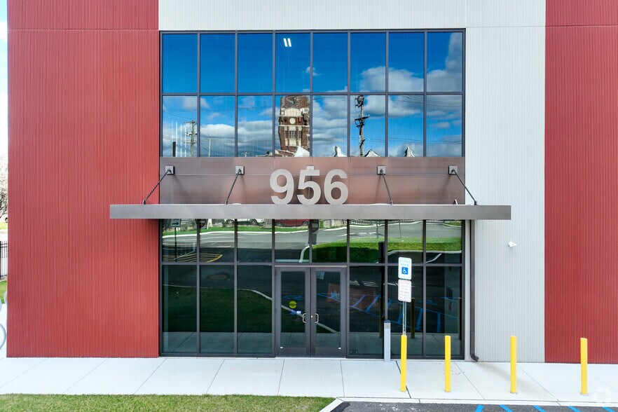 More Photos Of 956 E Erie Ave, Philadelphia Distribution For Lease