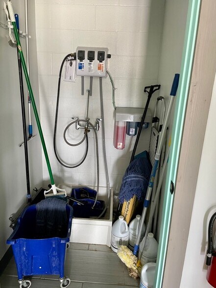 More Photos Of 1421 S 10th St, Fernandina Beach Freestanding For Sale