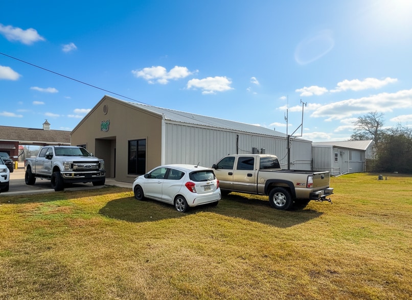 More Photos Of 4953 Big Lake, Lake Charles Office For Sale