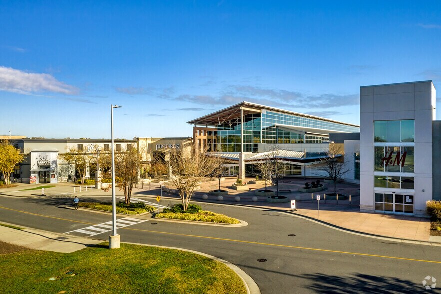 More Photos Of 6801-7135 Northlake Mall Dr, Charlotte General Retail For Lease