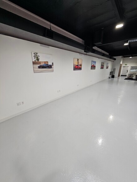 More Photos Of 3720 Clifton Pl, Montrose Flex For Lease