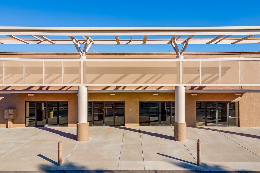 More Photos Of 10215 N 28th Dr, Phoenix General Retail For Lease