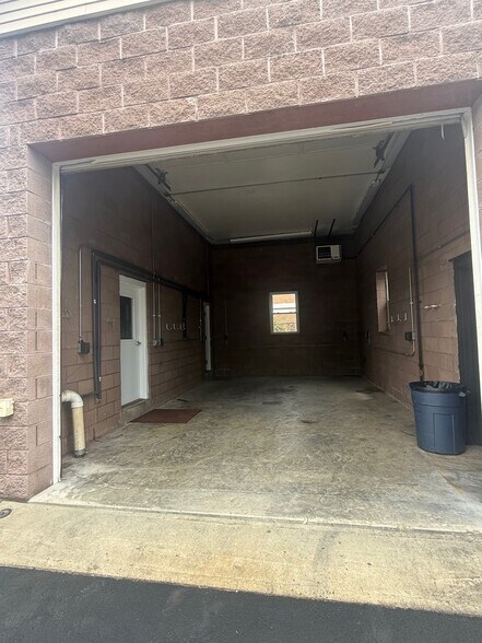 More Photos Of 337 Broadway, Kingston Freestanding For Lease