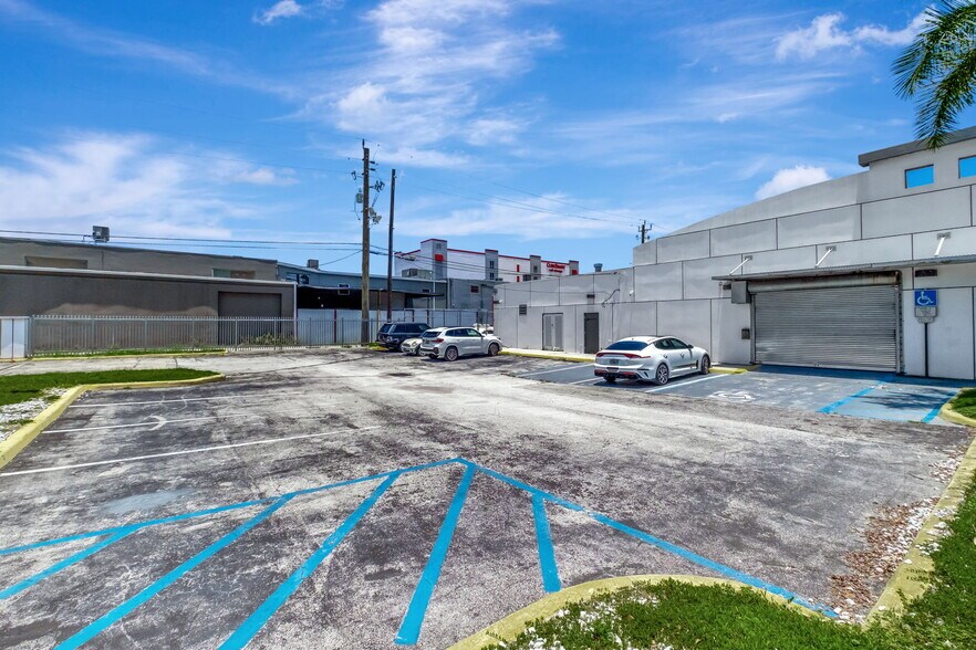 More Photos Of 925 W Broward Blvd, Fort Lauderdale Auto Dealership For Lease
