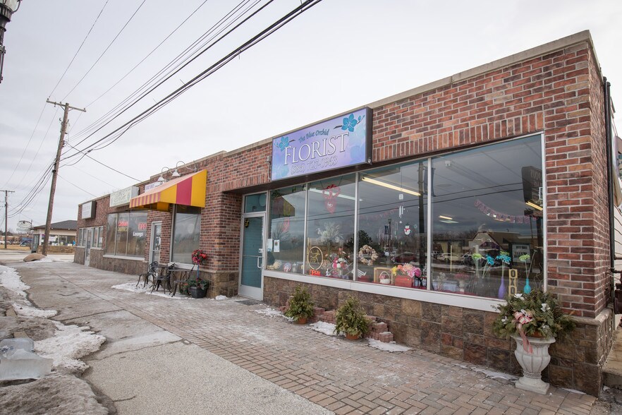 More Photos Of 67353-67365 S Main St, Richmond Storefront For Lease