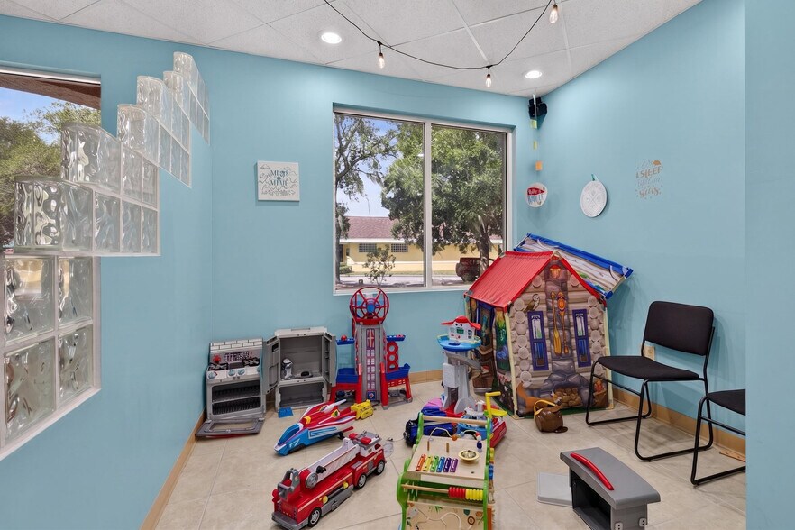 More Photos Of 1801 Salk Ave, Tavares Medical For Sale