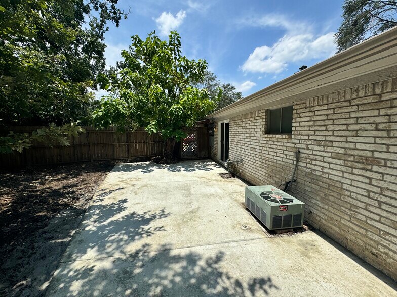 More Photos Of 7315 Housman, Houston Specialty For Sale